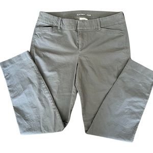 Old Navy Mid-Rise Pixie Pant size 6 R